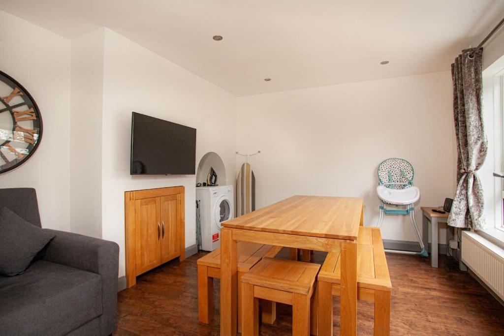 Three Bedroom House, Driveway, Bracknell Centre 외부 사진